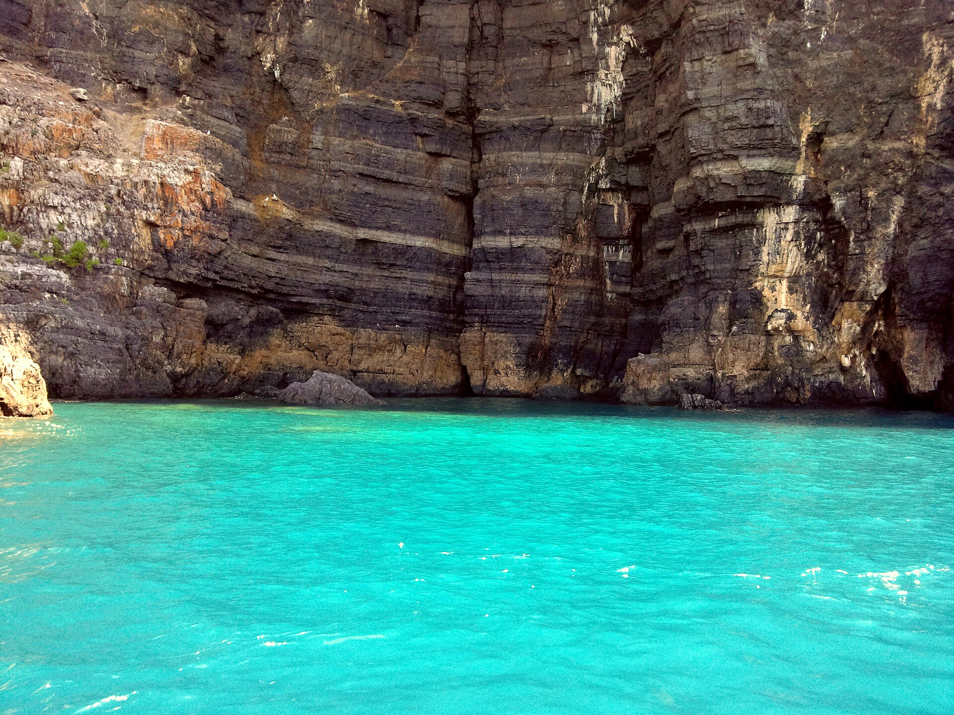 1920px-Costa_degli_Infreschi_presso_Marina_di_Camerota_(panoramio)-cilento-tenuta-mari